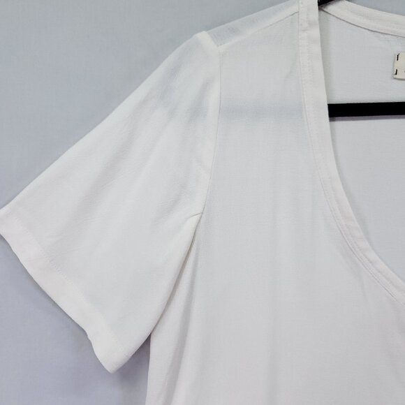 Elizabeth and James Shirt Size Medium Drapey Top V-Neck Shark Bite Hem - Picture 6 of 12